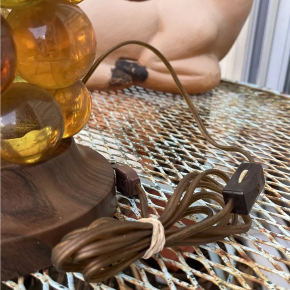 Tiki Lucite Amber Grape Cluster Pineapple Table Lamp MCM Mid Century Vintage 60s - Picture 4 of 9